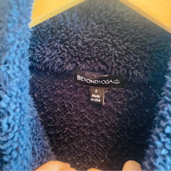 Beyond Yoga BFF Sherpa Cropped Pullover - Picture 8 of 9